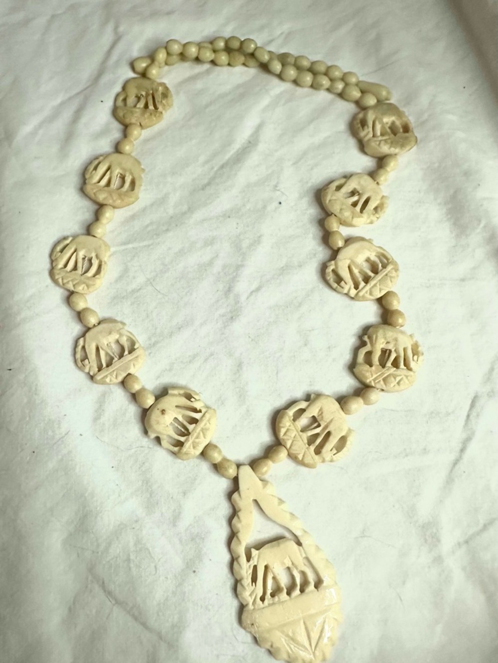 Vintage 1970s Hand Carved Elephant Necklace